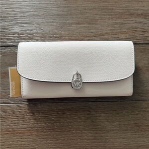NWT Michael Kors Gamilton Leather Wallet with Silver MK Charm